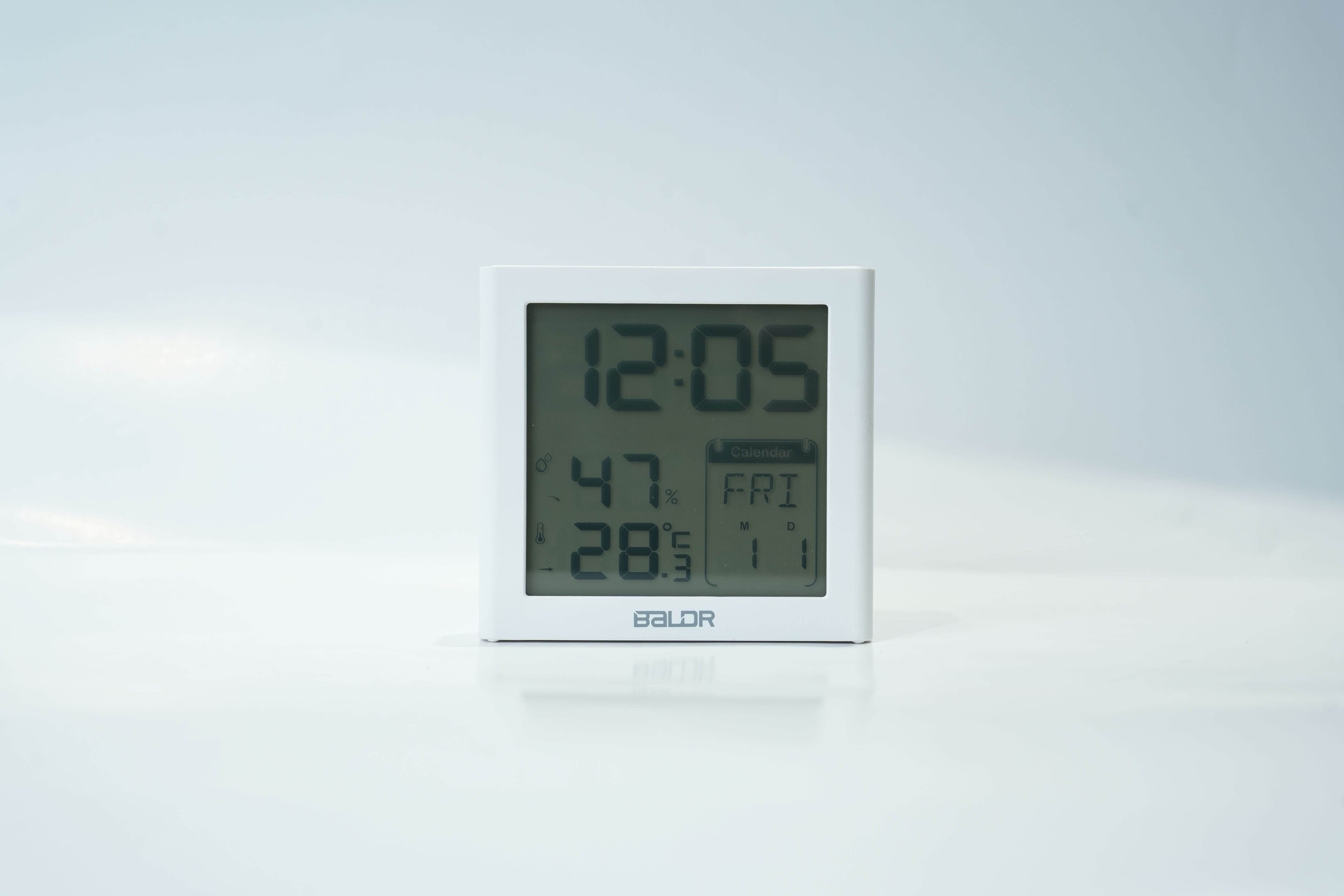 BALDR Digital Clock with Day & Date, Customizable Alarms